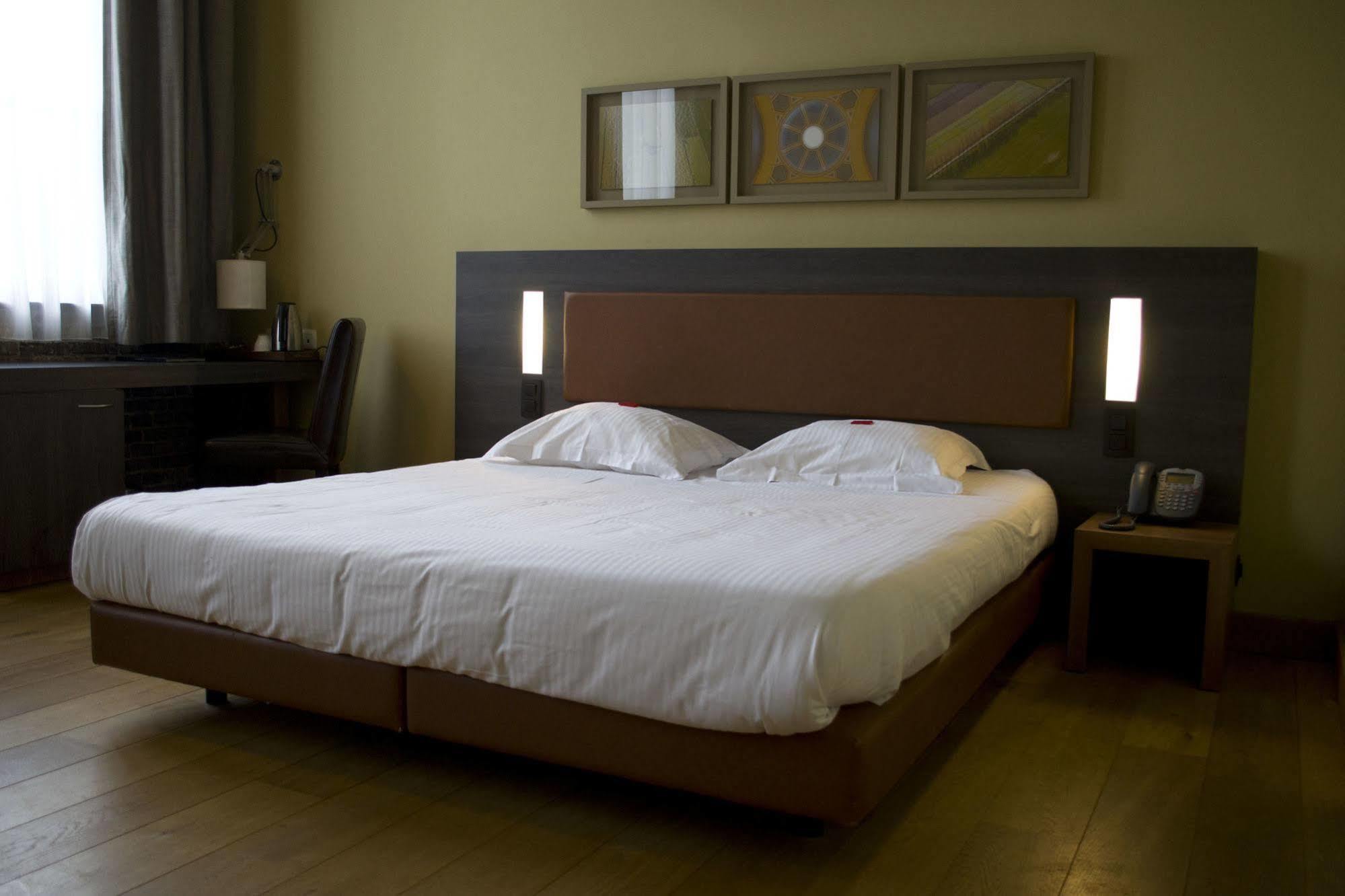 Het Godshuis Hotel Sint-Laureins Ngoại thất bức ảnh